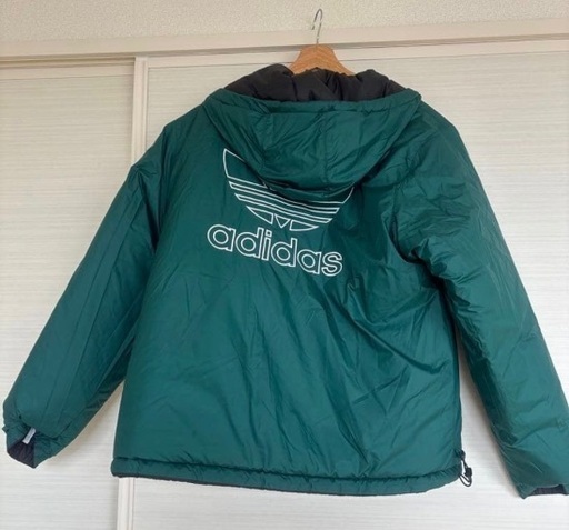こちら削除し、再度上げ直します。adidas Originals HZ0690 リバーシブル ダウンジャケット