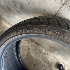 MAX TREX 245/35/20 2本の画像