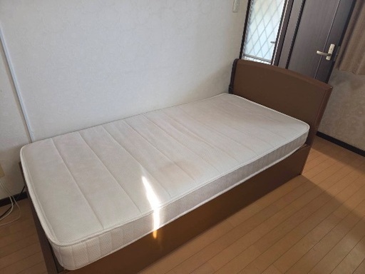 シングルベッド（引き出し２つ、マットレス付き）