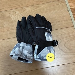 スキーウェアと手袋の画像