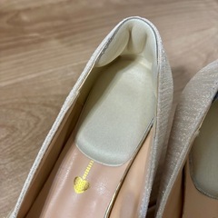 【美品:試着のみ】パンプス　パール　パーティ　結婚式 24cm〜24.5cmの画像