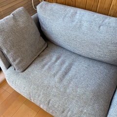 3人用ソファ　クッション付きの画像