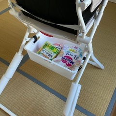 ベビー椅子（収納箱付き）の画像