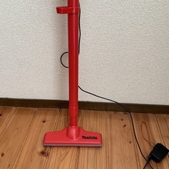 Makita マキタ スティック掃除機 TurboⅡ 赤 コード式 動作確認済
の画像
