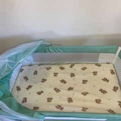 簡易ベビーベッド　　新生児　キャスター付き　マット付の画像