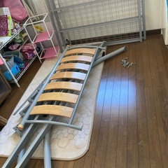 セミダブルベッド スチールフレームの画像