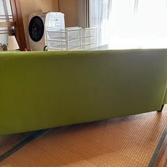 無料ソファと机セットの画像