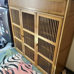 キャビネット3扉の画像