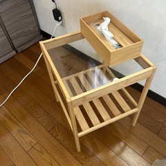 サイドテーブル　　IKEA ガラスの画像