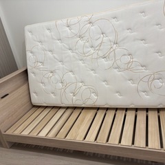 シモンズ　セミダブルベッド　フレームの画像