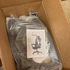 新品 未使用 オフィスチェア メッシュ ハイバック フットレスト付き 135°リクライニングの画像
