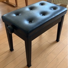 ピアノの椅子
の画像
