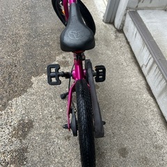 ストライダー14x 2台スタンド付きの画像