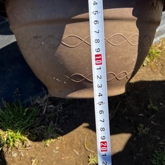 植木鉢茶色3個、緑1個の画像