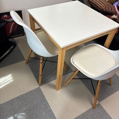 ダイニングテーブルとチェア2脚セットの画像