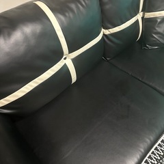 レザーソファー黒×白 3-4人掛け  3月24日までに取りに来れる方に限り5000円引きの画像