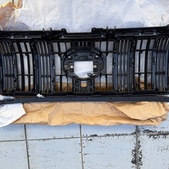 ランドクルーザープラド150系フロントグリルの画像