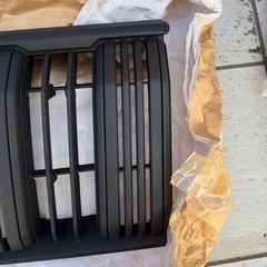 ランドクルーザープラド150系フロントグリルの画像