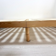 ベッドフレームの画像
