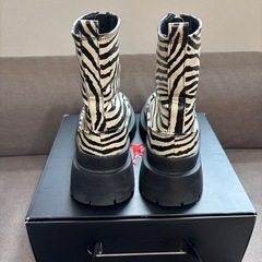 キャセリーニ　ゼブラ柄センタージップブーツの画像