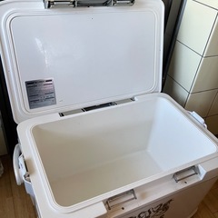 シマノ　クーラーボックス　フィクセルプレミアム300 6面真空の画像