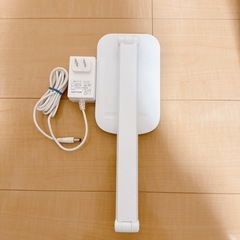 アイリスオーヤマ デスクライト LDL-QFD-W Qi充電付 ホワイトの画像