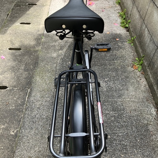 【走行数回のみ】2022年製 20型自転車（黒・6段ギア・オートライト・荷台・鍵2本付）