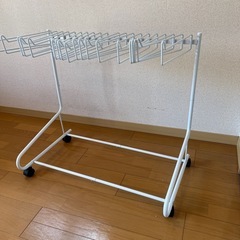 【最終値下げ】パンツ用ラックの画像