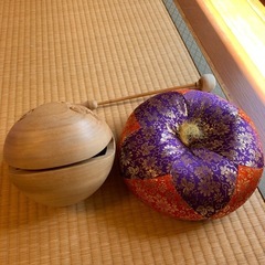 木魚　丸座布団　バチ　仏具　シャネル巾着付きの画像