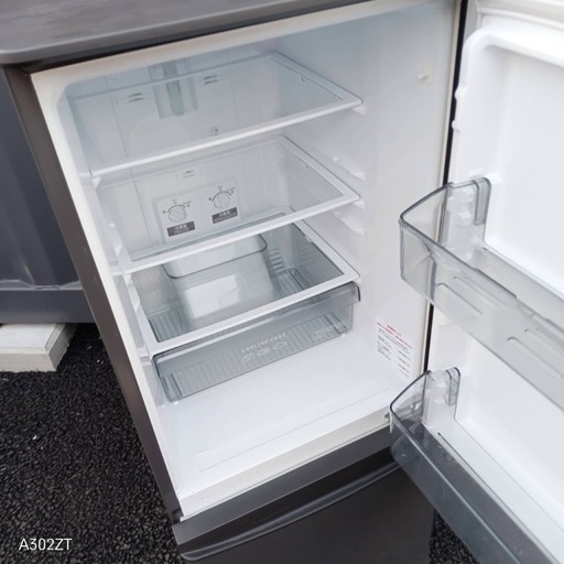 B267 送料設置無料　三菱　人気デザイン　2ドア冷蔵庫　146L