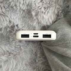 モバイルバッテリー ホワイト スマホ充電器 5000mAhの画像