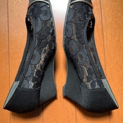 レースパンプスの画像