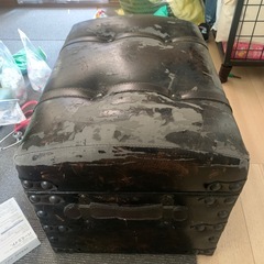 宝箱のようなチェストの画像