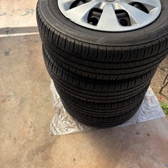 トヨタ　初代アクア　　　　鉄チンホイールタイヤ4本
の画像