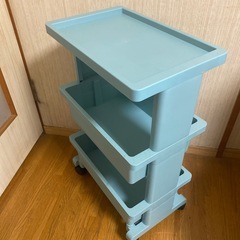 キャスター付き３段ワゴンの画像