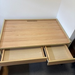 高さ調整可能な学習机の画像