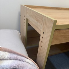 高さ調整可能な学習机の画像