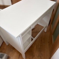 IKEA BRUSALI デスク 白 収納棚付き 美品 在宅ワーク・勉強机の画像