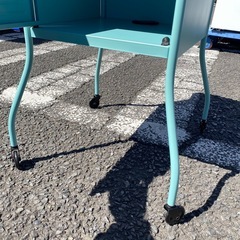📣中古家具は朝霞市の当店へ‼️　IKEA　VETTRE　ベッド　サイドテーブル　キャスター　収納　ミント　ターコイズブルー　朝霞市　リサイクルショップ　ケイラック朝霞田島店　志木市　和光市　GM591の画像