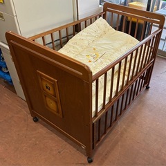 ★布団セット★ SAWA BABY ベビーベッド 木製 キャスター付き スライド柵 SNOOPY　布団・マットレス付き 三段階高さ調整可能 ・高さ53cm×幅125cm×奥行き80cm の画像