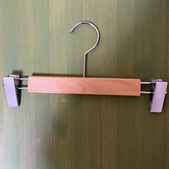 ハンガー　上着用12個　ズボン用22個の画像