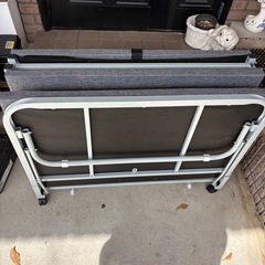 折りたたみベッドの画像