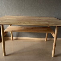 ダイニングテーブルの画像