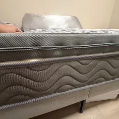 セミダブルベット 、フレーム、マット付きの画像