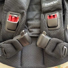 BABYBJÖRN ONE 抱っこ紐 ブラック/レッドの画像