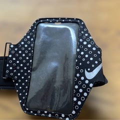 ナイキ　ランニング　アームスマホホルダーの画像