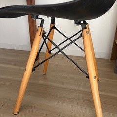 【2脚セット】イームズ シェルチェア リプロダクト（黒・木脚）の画像