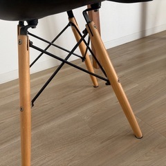 【2脚セット】イームズ シェルチェア リプロダクト（黒・木脚）の画像