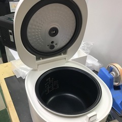 ジャングルジャングル貝塚店　炊飯器　ヤマゼン　2023年製　白　ホワイト　3合　マイコン式　クリーニングモード　パン　早炊き　内蓋丸洗い　中古　貝塚市　二色浜の画像