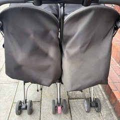 双子用ベビーカーの画像